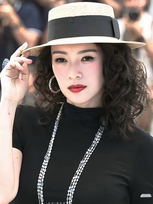 真替章子怡捏一把汗虽然主演的《酱园弄》定档了但是有个坏消息等着她，那就是她看