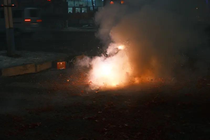 烟花爆竹爆燃事故的教训！一声巨响，家毁人亡，所有人立刻警惕！爆竹声声辞旧岁