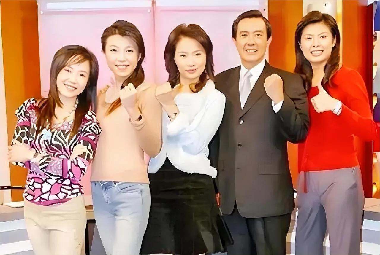 早期，台湾地区的政论节目的“黄金搭档”，尹乃菁、兰萱，陈凤馨，郑丽文与马英九政治