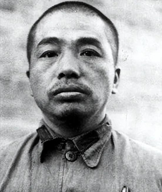 1935年，红军过草地，彭德怀含泪将重伤的外甥留在藏民家，留下250块大洋作为答