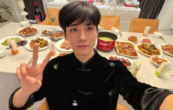 龚俊晒出家居照这审美真是绝了他是一个正能量的演员，不仅长相英俊，演技了得，厨艺