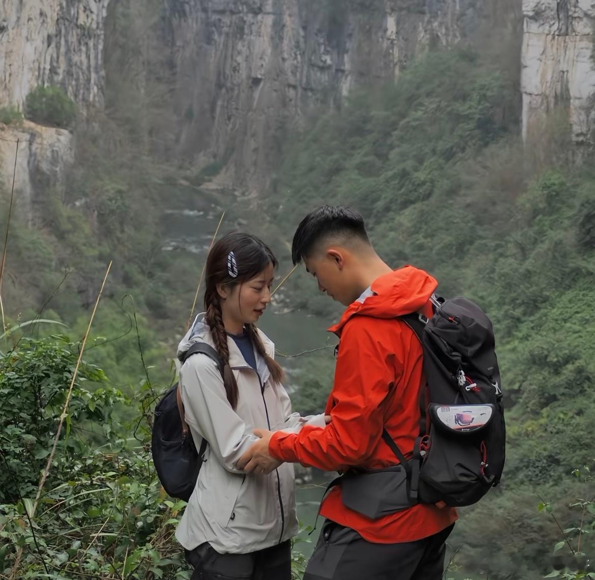 一起爬山一起避雨一起看山川湖海