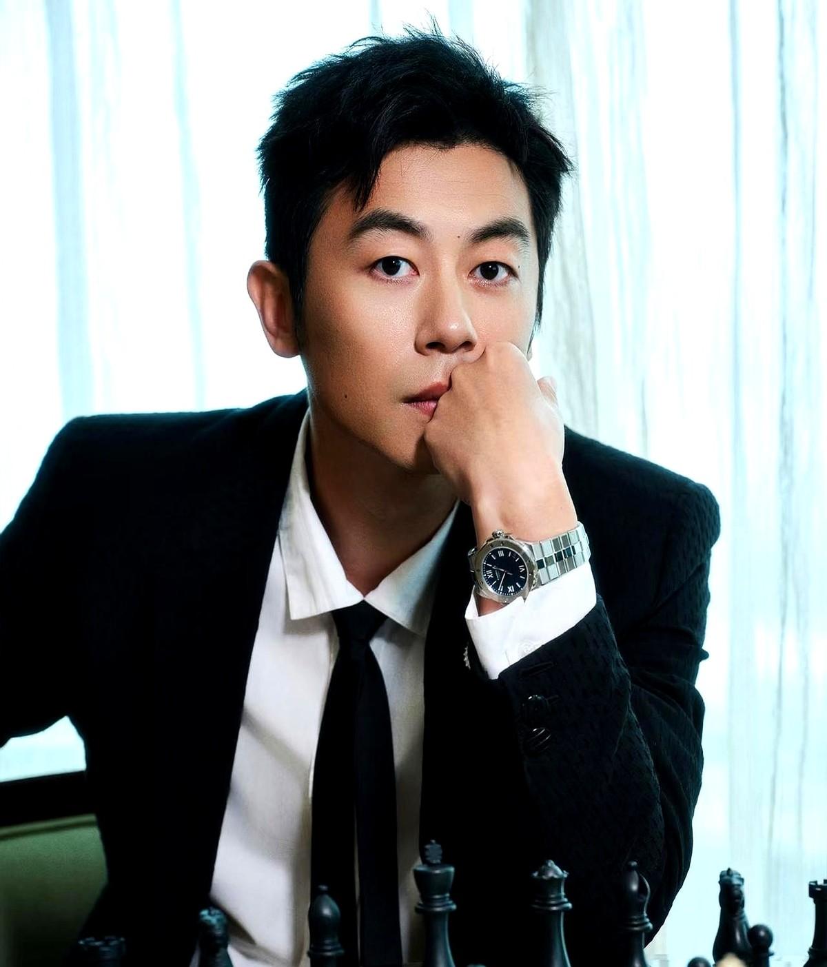 内娱让人看不懂的人就是朱亚文了。怎么大的咖了，今年41岁的他居然跑去演起配角了。