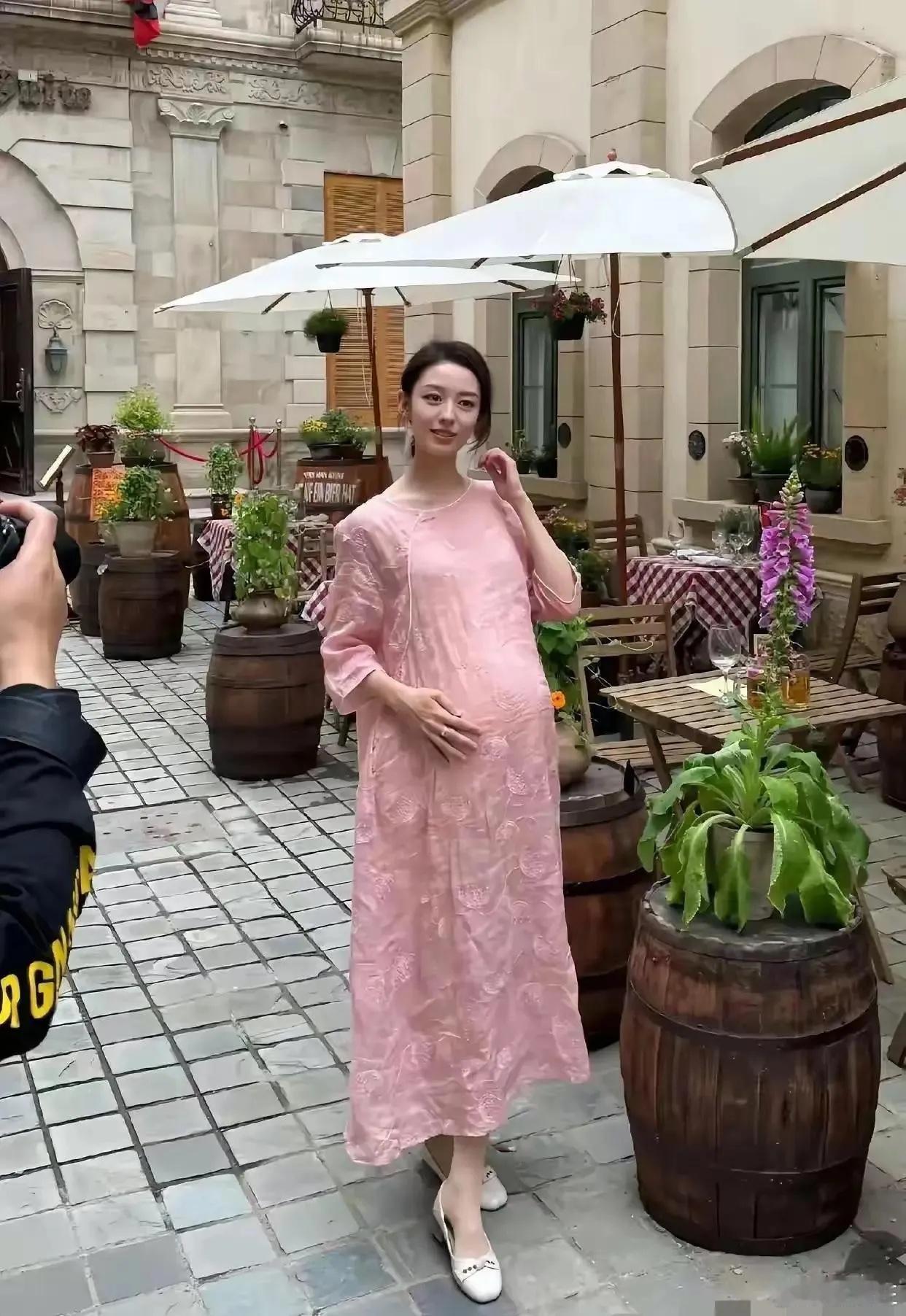 这位女士在电视上看到过，就是想不起来名字了，有谁认识她