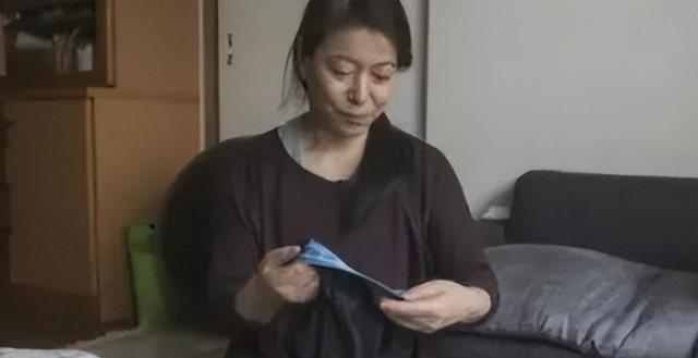 2015年江苏一妇女打扫卫生时，突然手机提示到账1530万元！可丈夫去世多年，自