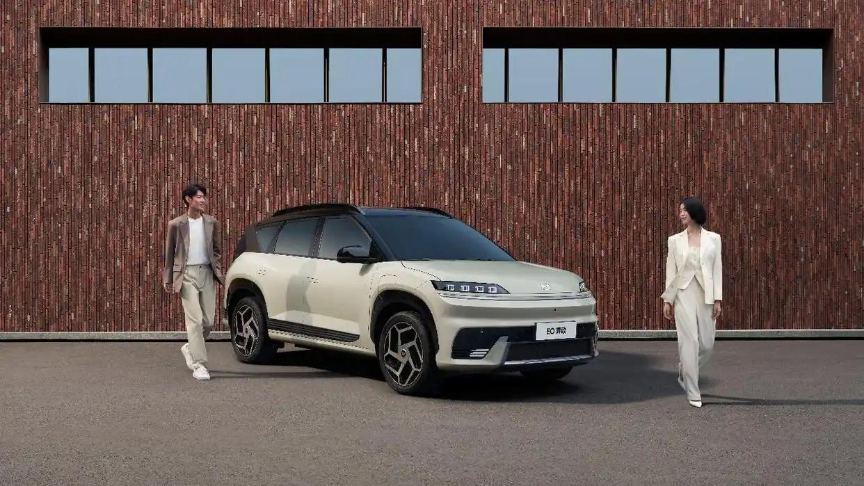 现代EO目前仅有一款车型——‌北京现代EO羿欧‌，但该车提供了三个配置版本，可根