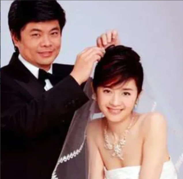 2004年，亿万富翁丁健对妻子说道：“给你一个亿，我们离婚吧，我爱上别人了。”妻