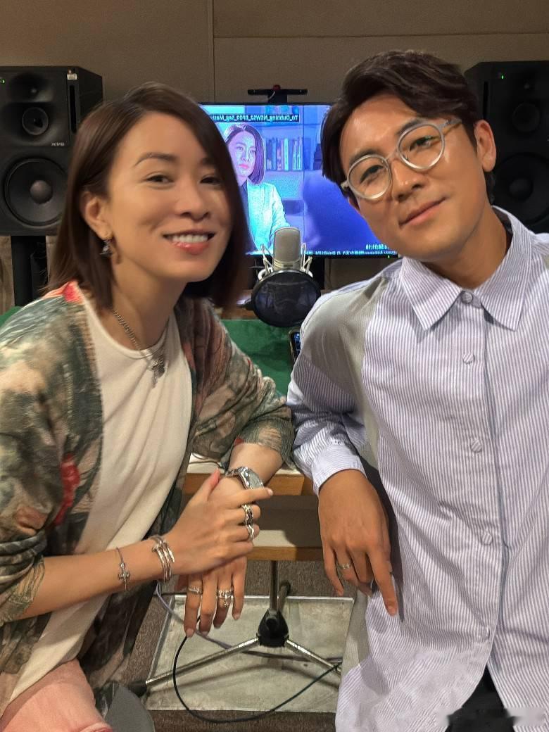 【藝人】佘詩曼趕工為《新聞女王2》配音　李施嬅主播上身騷英文.無綫劇集《新聞女王