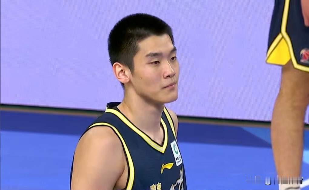 状态低迷？王洪泽发文回应质疑，其女友暖心回复倍感甜蜜！在经历了赛季初的惊艳之