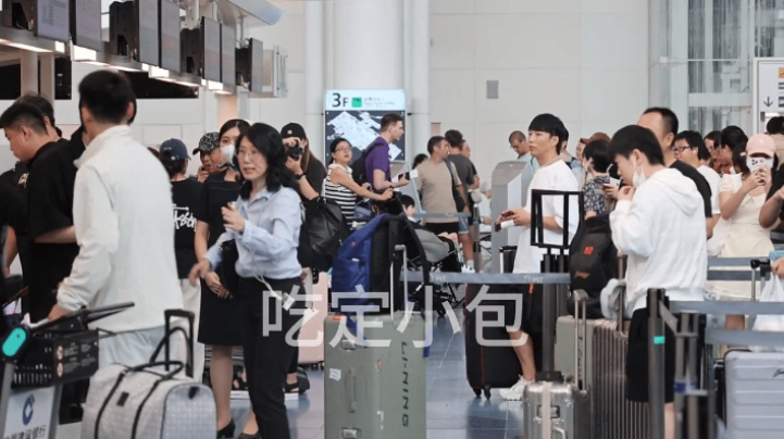 孙颖莎王楚钦回国，哥哥要等着妹妹一起走！国乒今天一早九点出发回国啦！不得不说