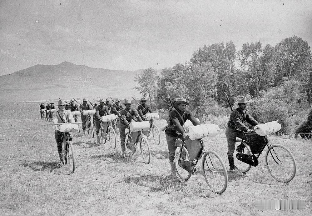 1897年，美国陆军想知道自行车是否能取代马匹，结果20名黑人士兵倒了血霉！他们
