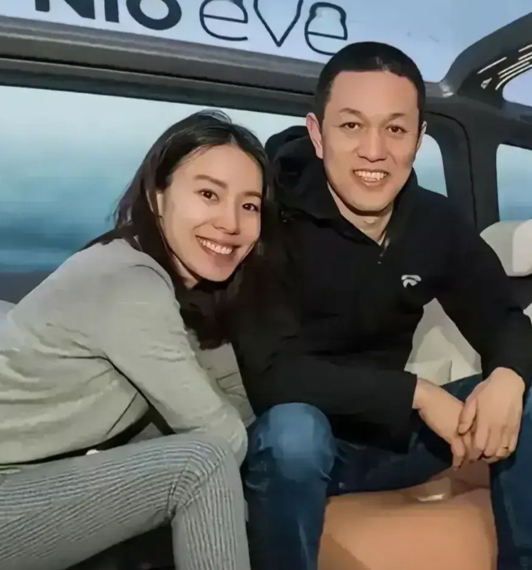 蔚来自研芯片上车了，但关键人物走了。老板亏千亿不眨眼，身价照样涨。论经营