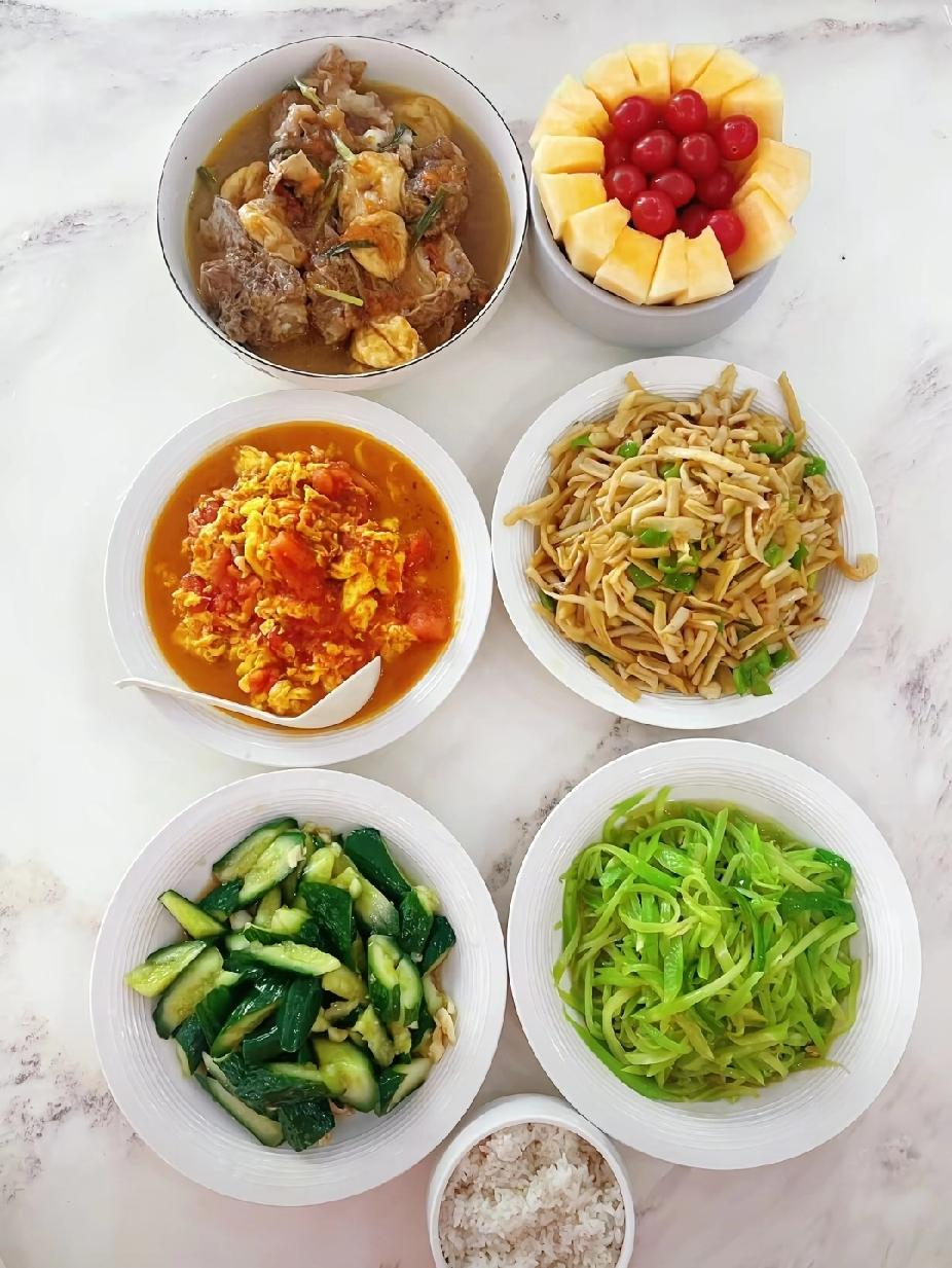 小姑子嫁得近，走路20分钟就能到，所以三天两头往娘家跑，说是想爸妈了。可我每天