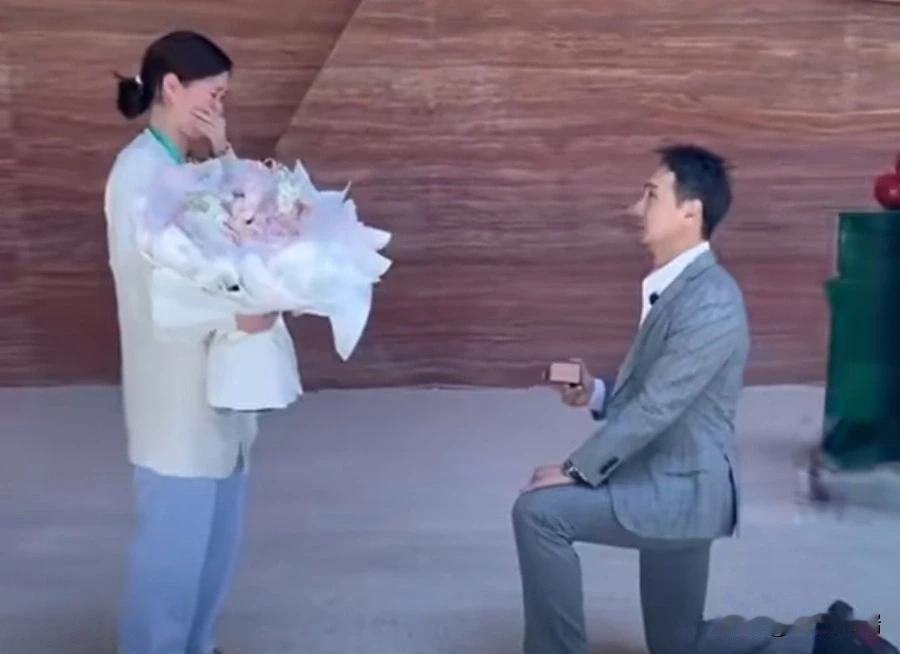 男演员确诊白血病5年后治愈，向血液科医生女友求婚：你的出现就像一束光！5月3