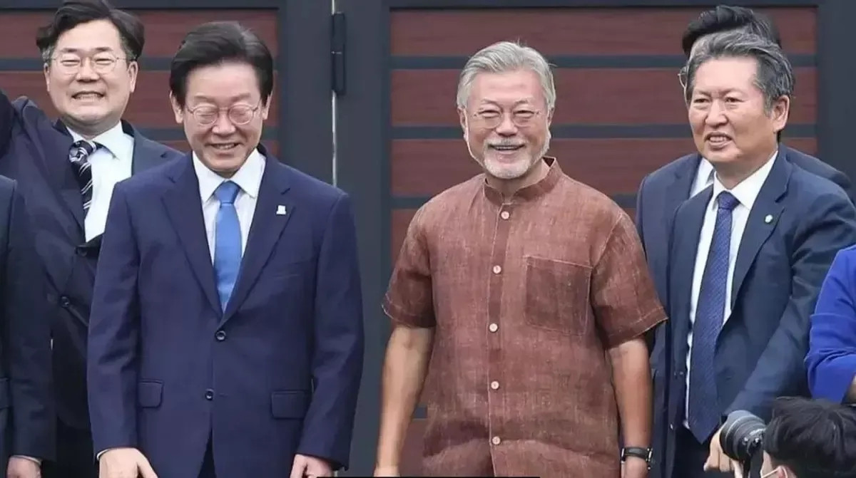 文在寅挥镰笑迎曙光：李在明当选终结退休阴霾，韩国双雄共绘政治新篇