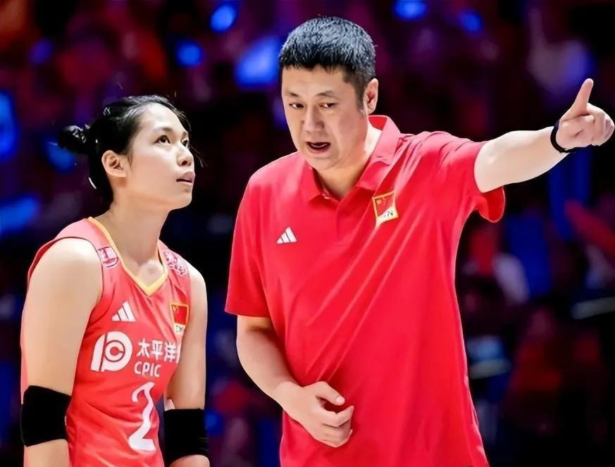 中国女排和波兰女排真是有点奇葩，总决赛明明是冤家路窄，还提前来个热身赛。这不明