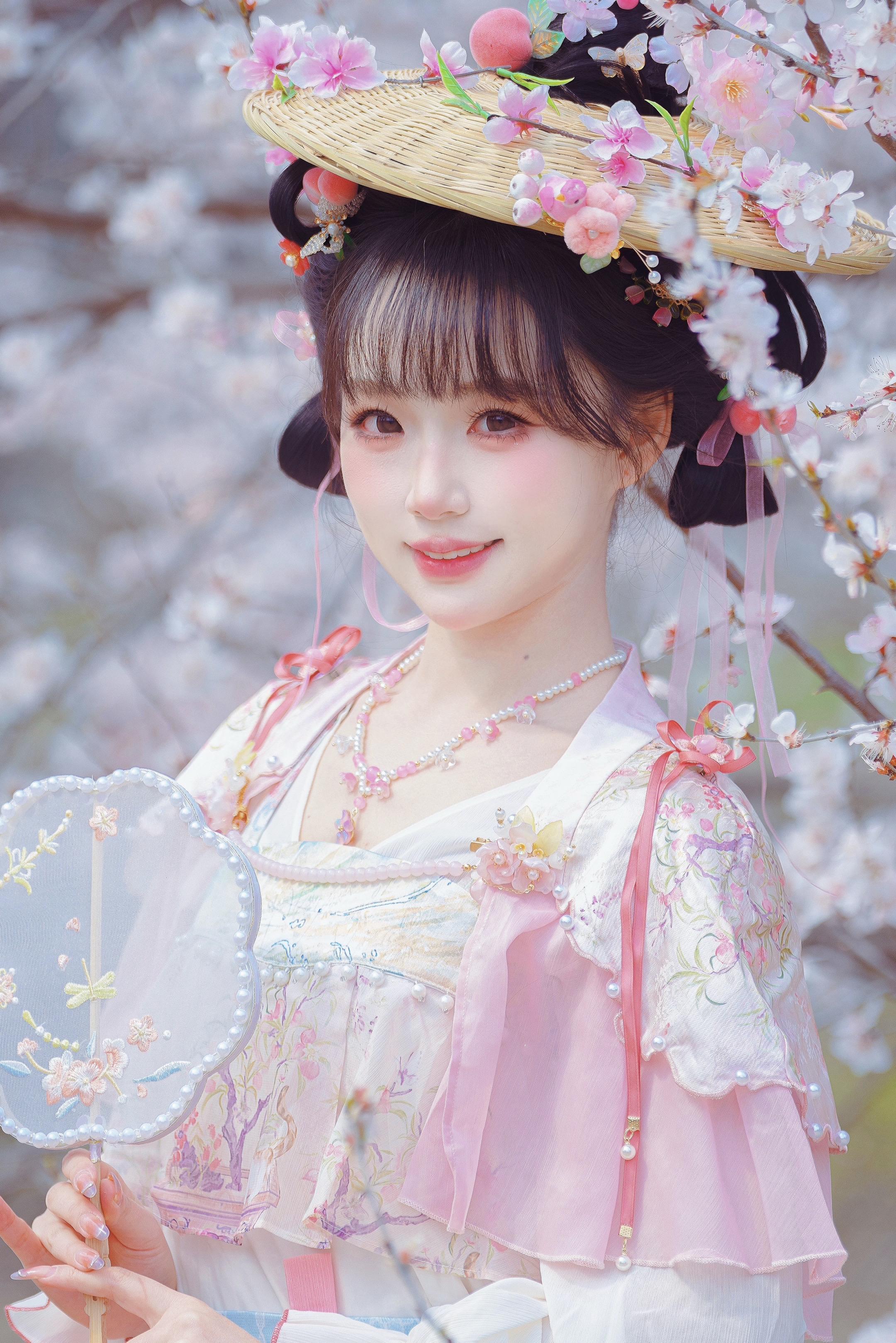 超级可爱的小桃仙呀。