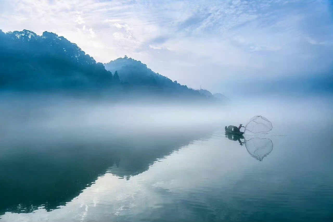 湖南株洲·小东江，宛若一条白色的玉带在峡谷中飘舞，如梦如幻，宛若仙境。​​​