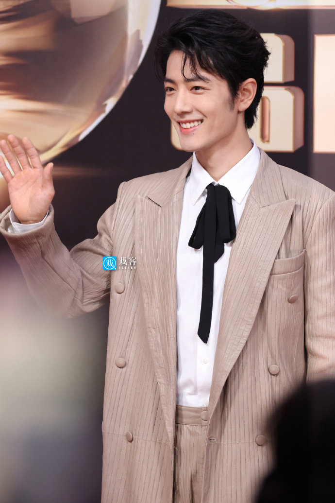 肖战真的无惧怼脸肖战真的无惧怼脸，完全红毯的神！