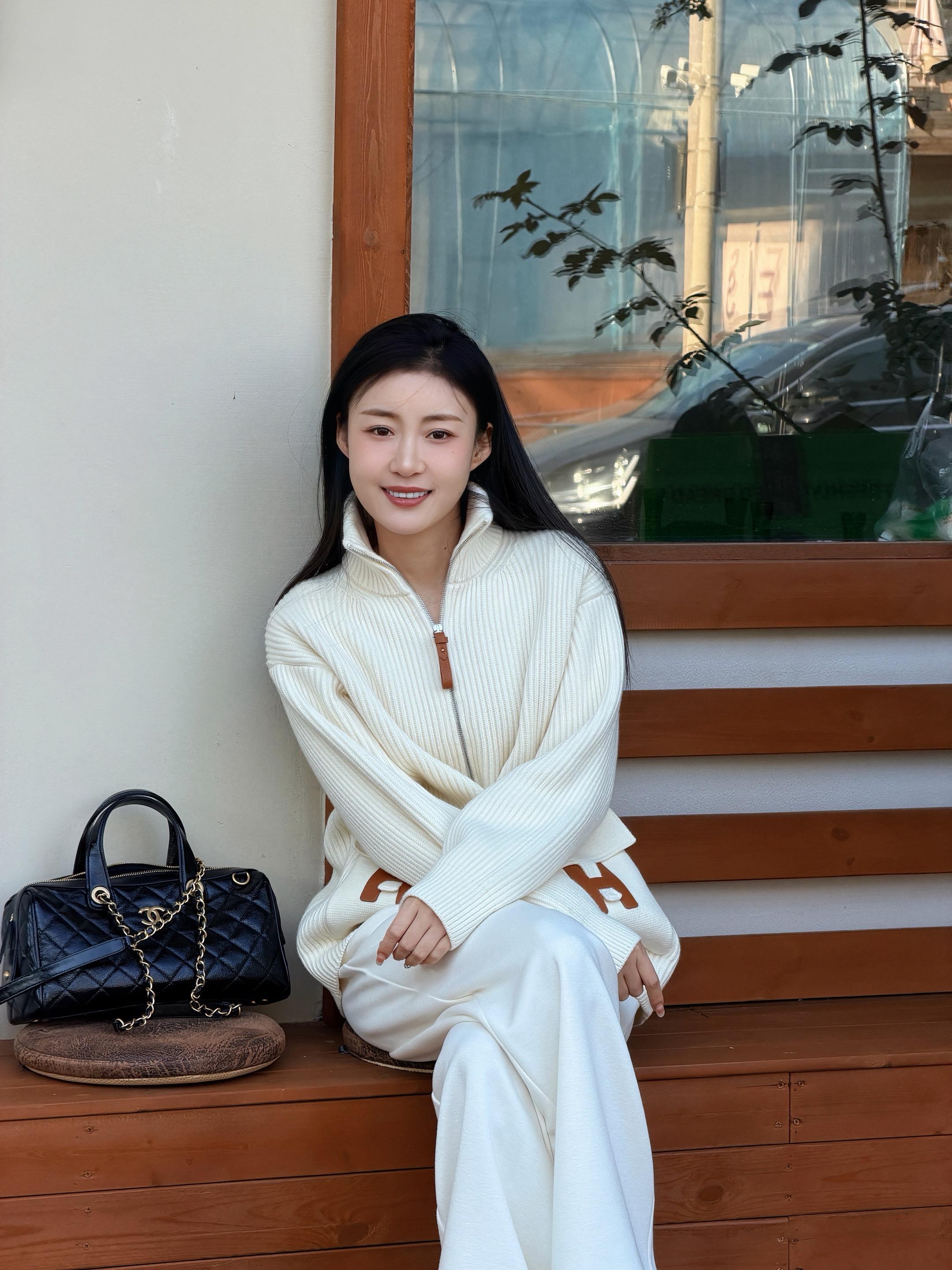 简单到复杂 是前半生的阅历 复杂到简单 是后半生的修行  愿阅尽霜华 ...