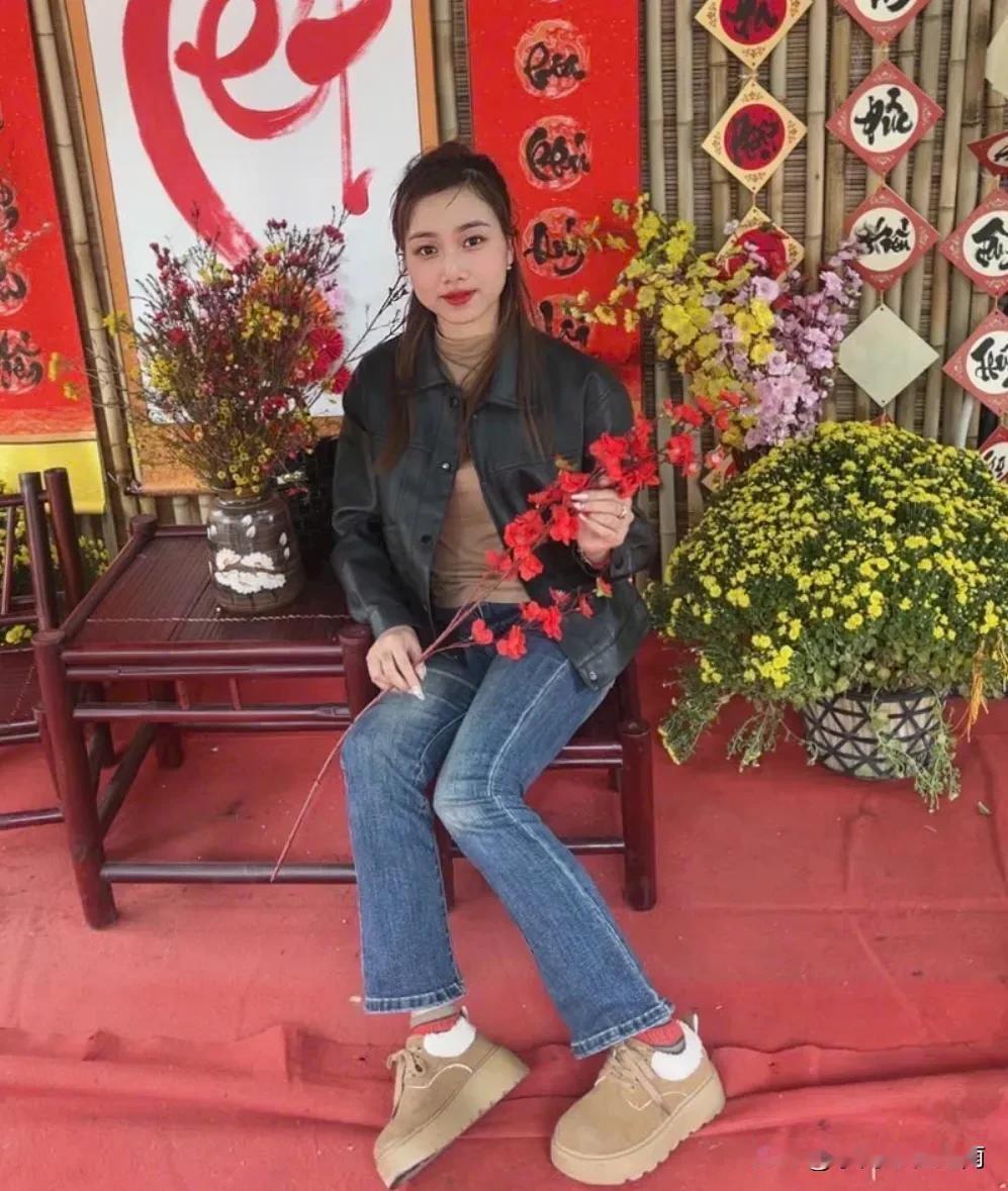 今天给越南妹子打了奖励通报，她开心得差点飞起来!我一直开会跟我手下的所有的越南