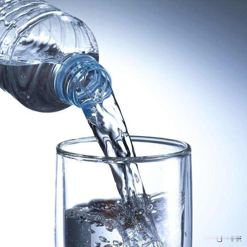 白开水、茶、咖啡哪个更健康?很多人纠结这个问题，其实答案很简单！第一名永远是