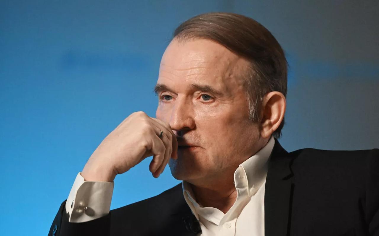 乌克兰领袖称必须加入俄罗斯，难民遭欧美驱逐，身份政治愈演愈烈。11月15日，乌