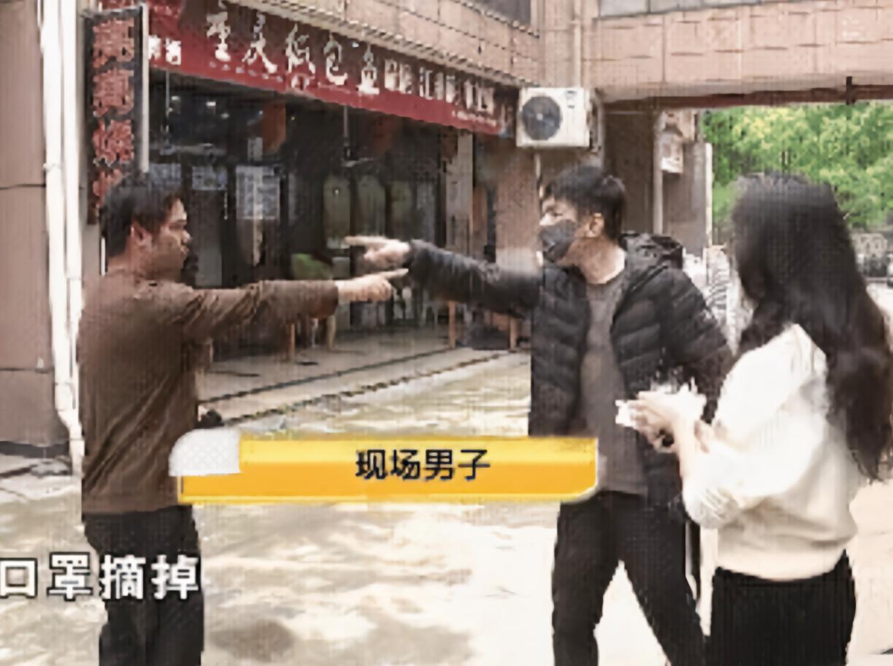 “吃完10个羊肉串后感觉有灼伤感，之后直接倒地痉挛，半个小时左右人就不行了，送进