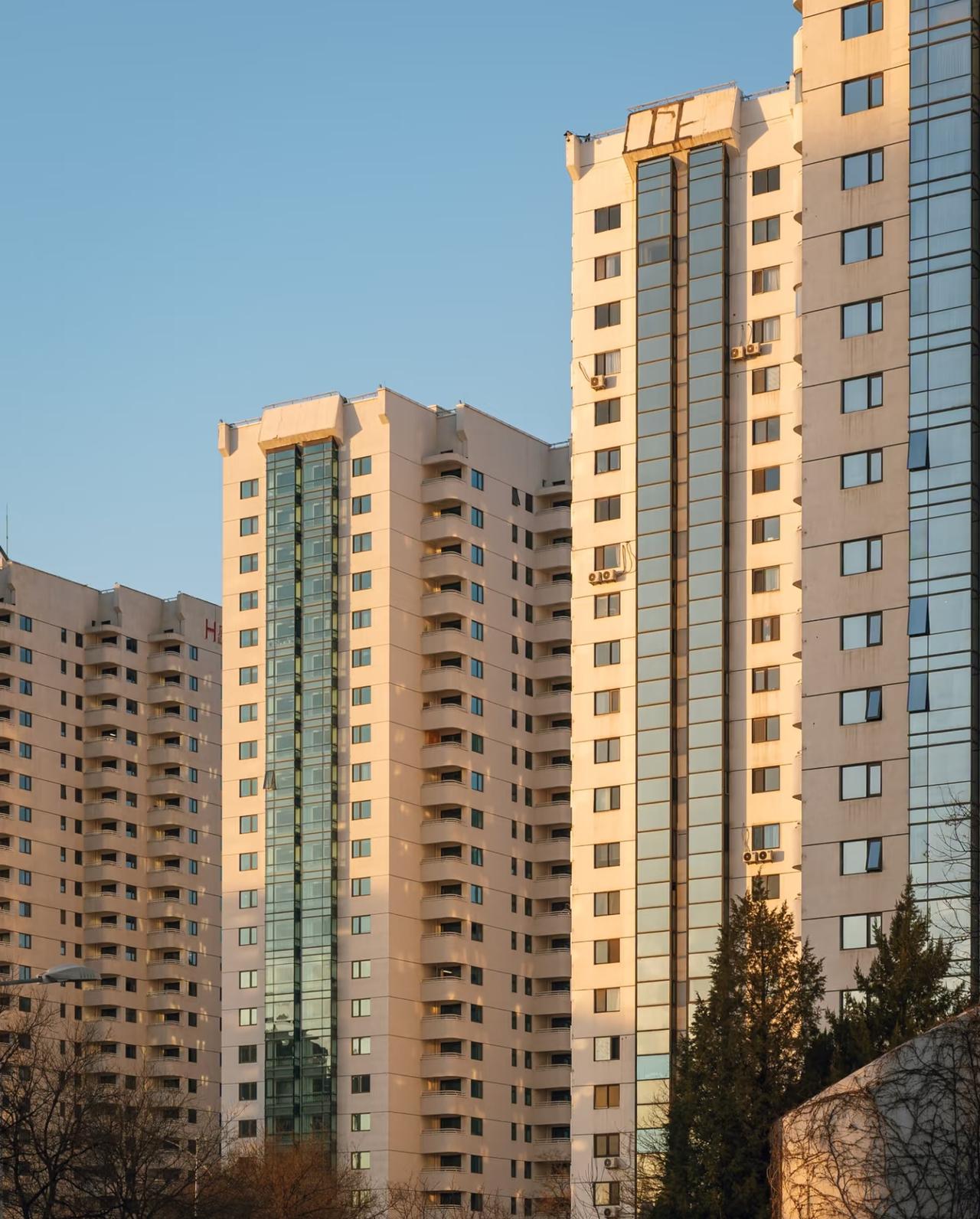 别傻等普涨了!十五五后房价的真相是“选对才赚”万科悄悄拿地、碧桂园重回50