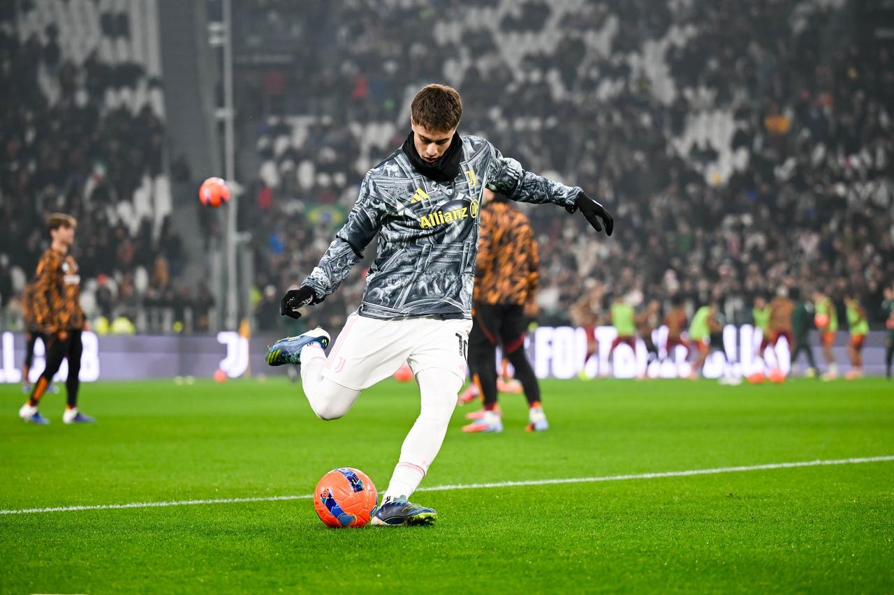 尤文图斯&德尔·皮耶罗联名款的卖家秀来了是不是觉得顺眼了，好看了，尤其