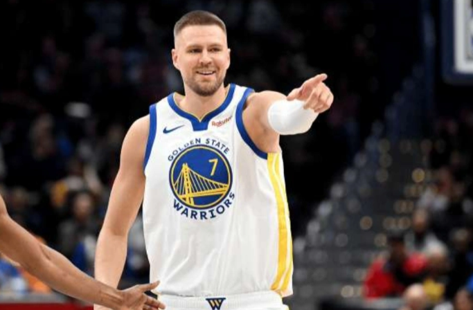 休赛季多少钱能续约波尔津吉斯两千万能拿下吗勇士该如何动用他的早鸟权，会占