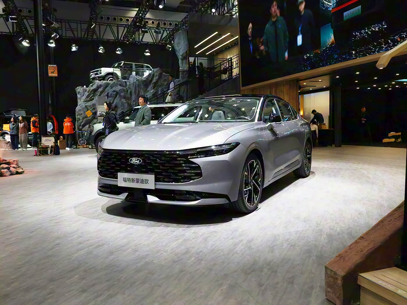 标配高通8155芯片，长安福特新款蒙迪欧亮相。