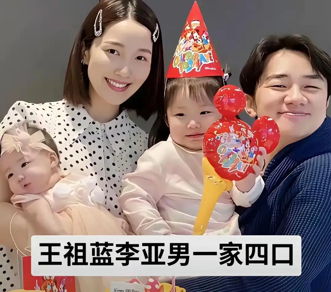 看这几张明星全家福，才懂什么是藏在镜头里的幸福刷到几位明星的全家福，瞬间被戳中