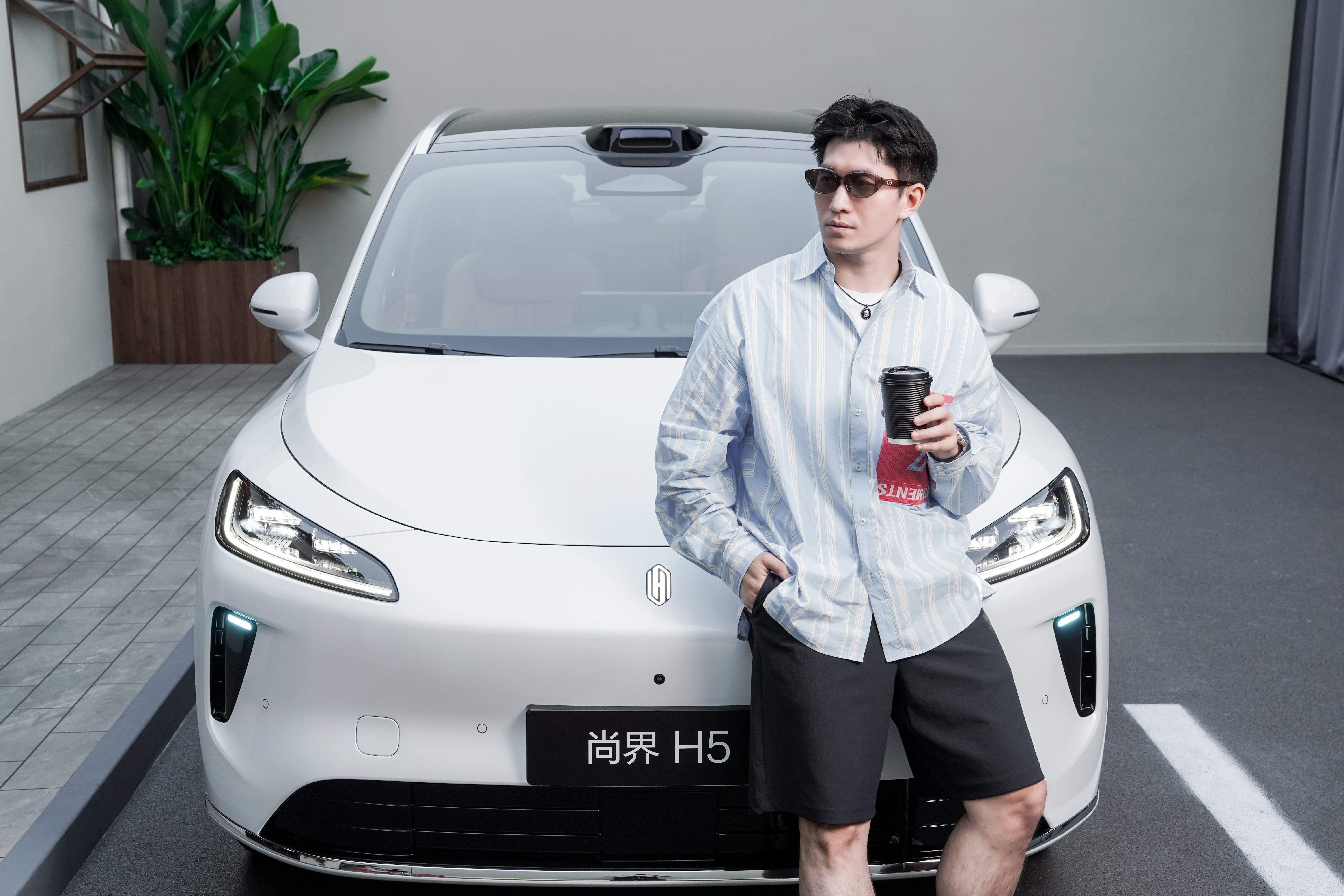 尚界H58月25日开启预订没错车标会发光，后视镜无边框车尾小蓝光，时尚小当家[点