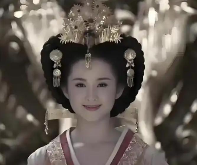 公元前130年，一群太监闯进了陈阿娇的寝宫，惊扰了正在榻上休息的皇后。陈阿娇厉声