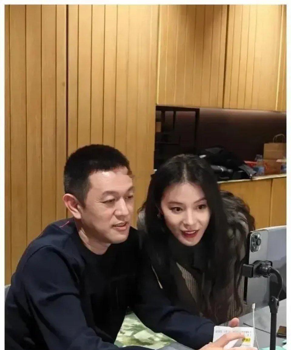 事实证明，李斌老婆比何小鹏老婆漂亮​​​