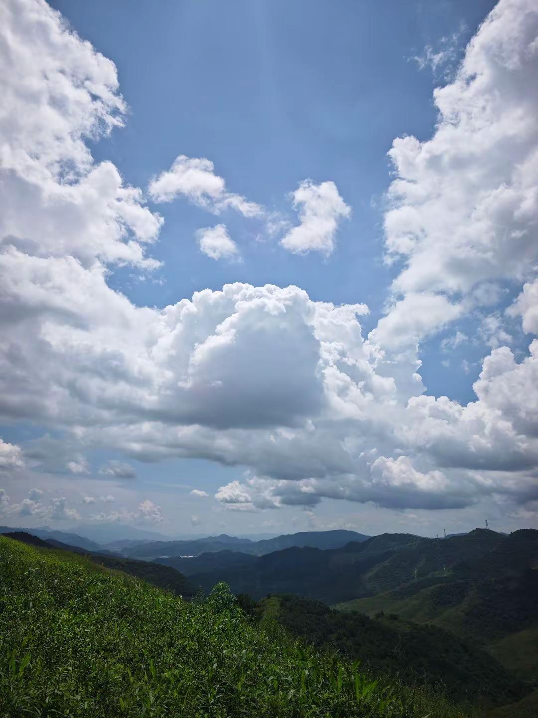 天空中的云心旷神怡每周一山北京徒步搭子山上的风景户外的快乐