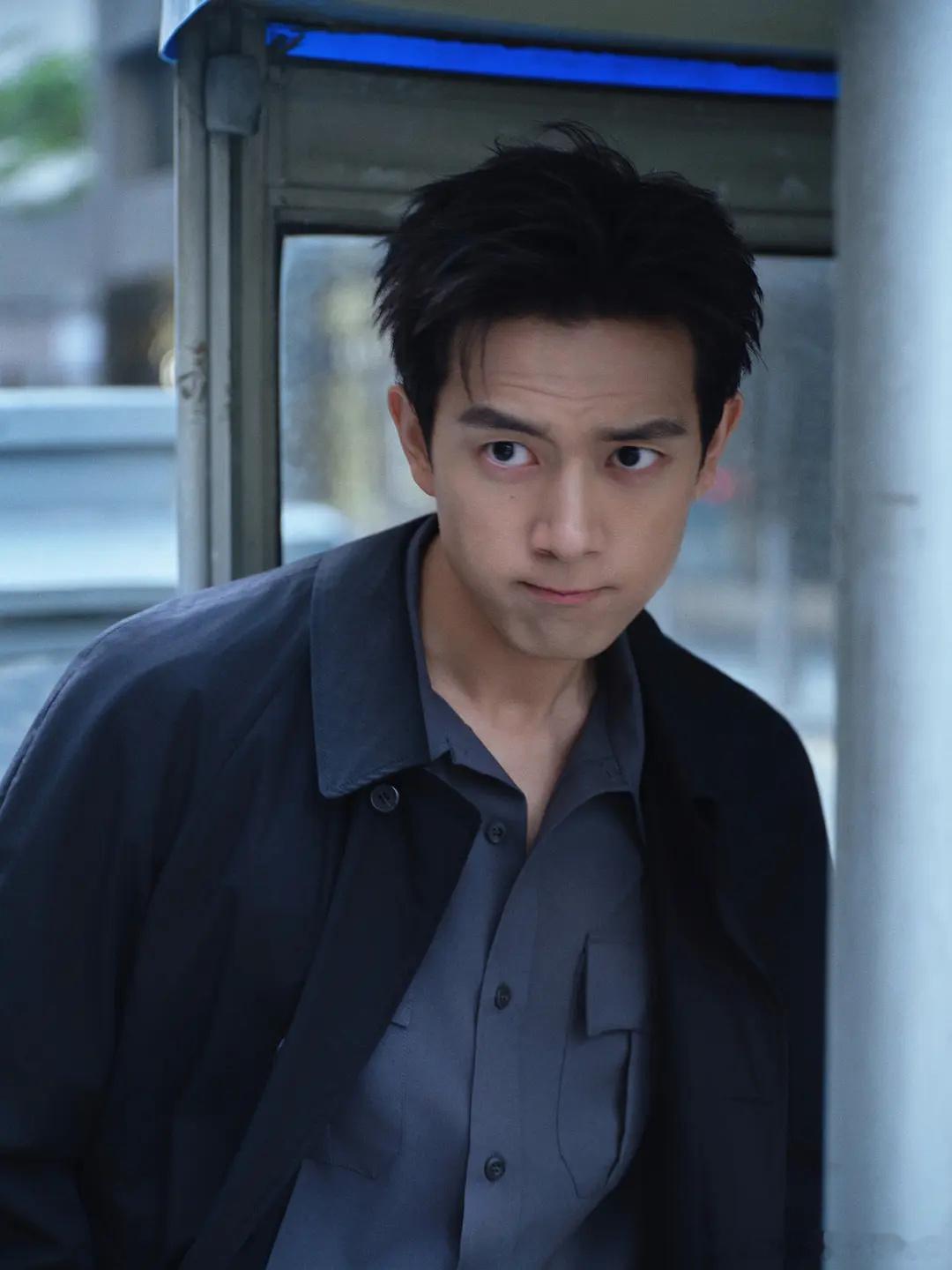 李现prada香港活动出图，港风男一枚！只要出席活动状态是真的好