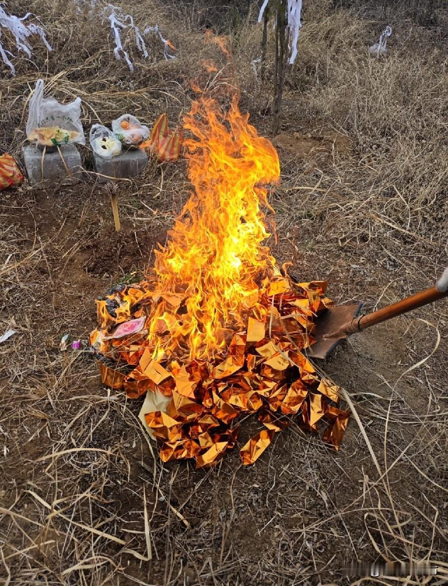 七月十四、十五！早起记得用盐水擦家门，老一辈留的安稳小方法农历七月十四、十五是