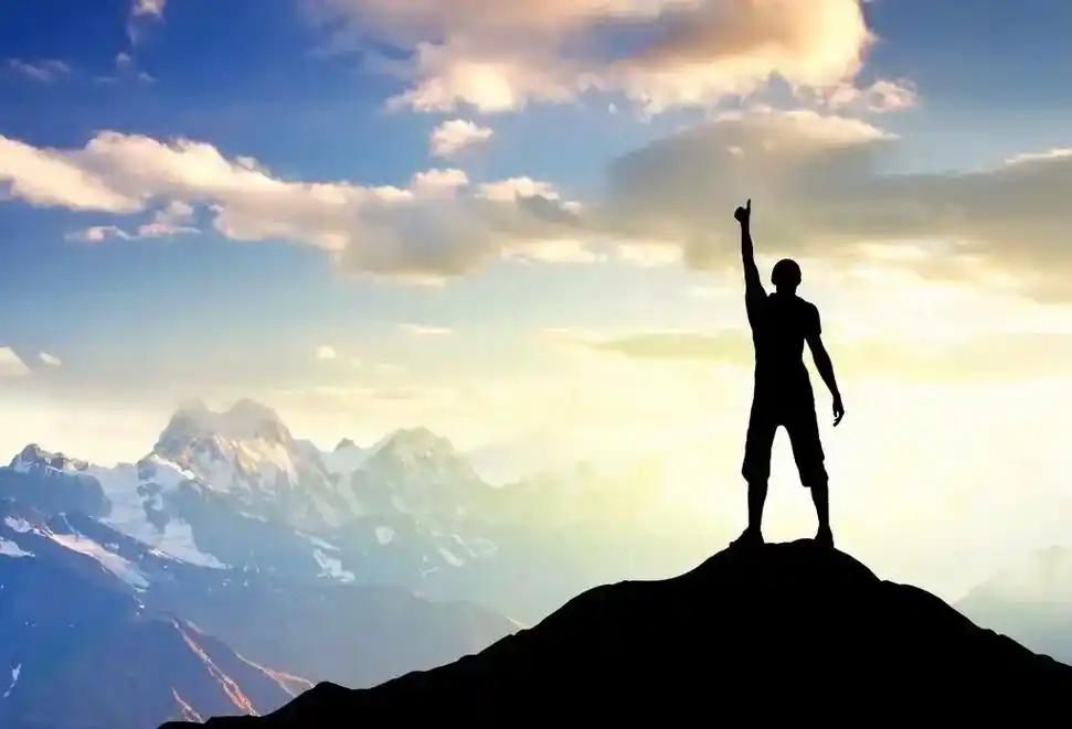 一个男人立得住的10样东西，少一样都不行1、把烟酒控住，是自律——能管住嘴的