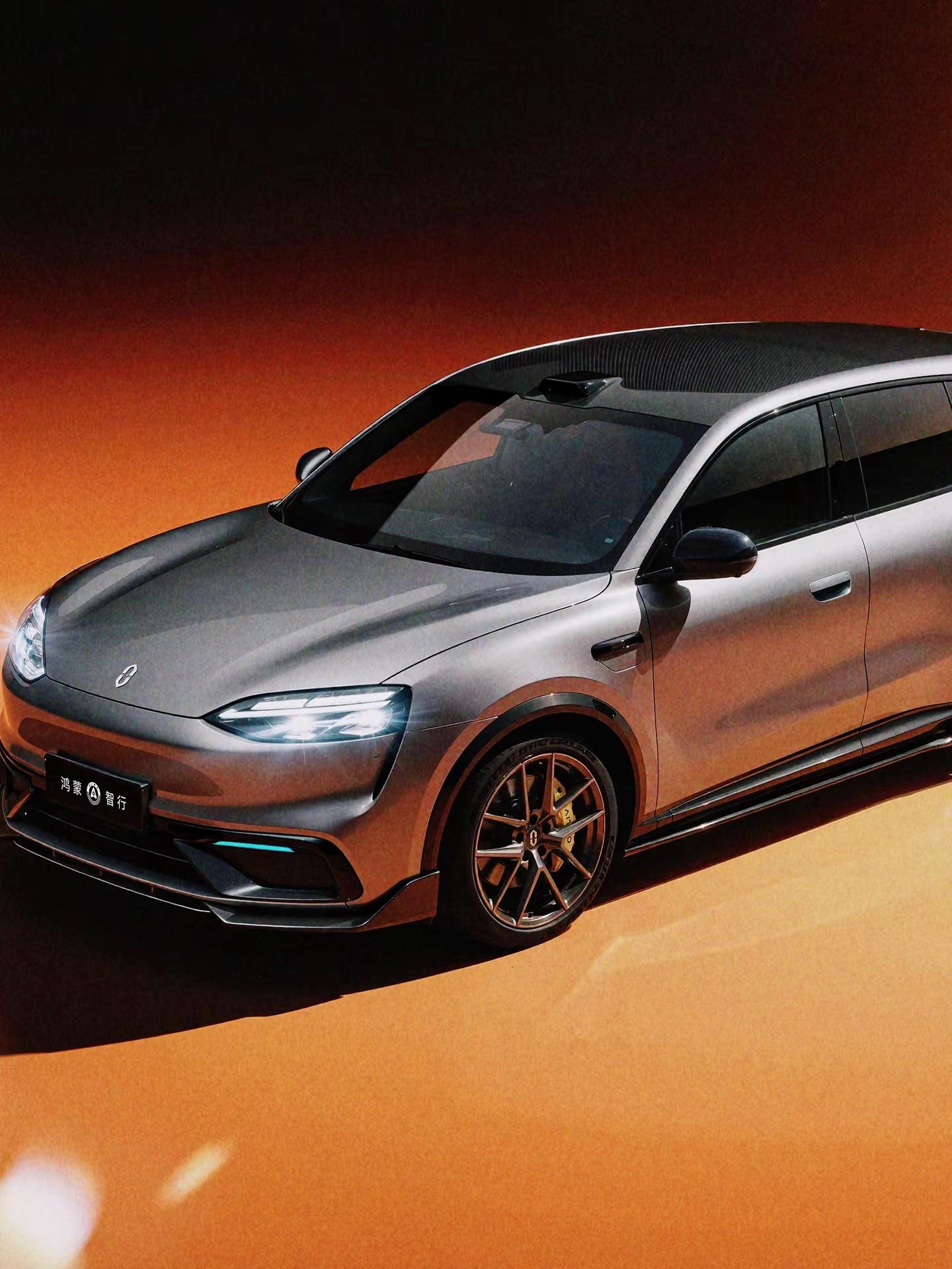 问界M6谍照已现。这颜值真的长在年轻人审美点上！车身线条又潮又有劲儿...