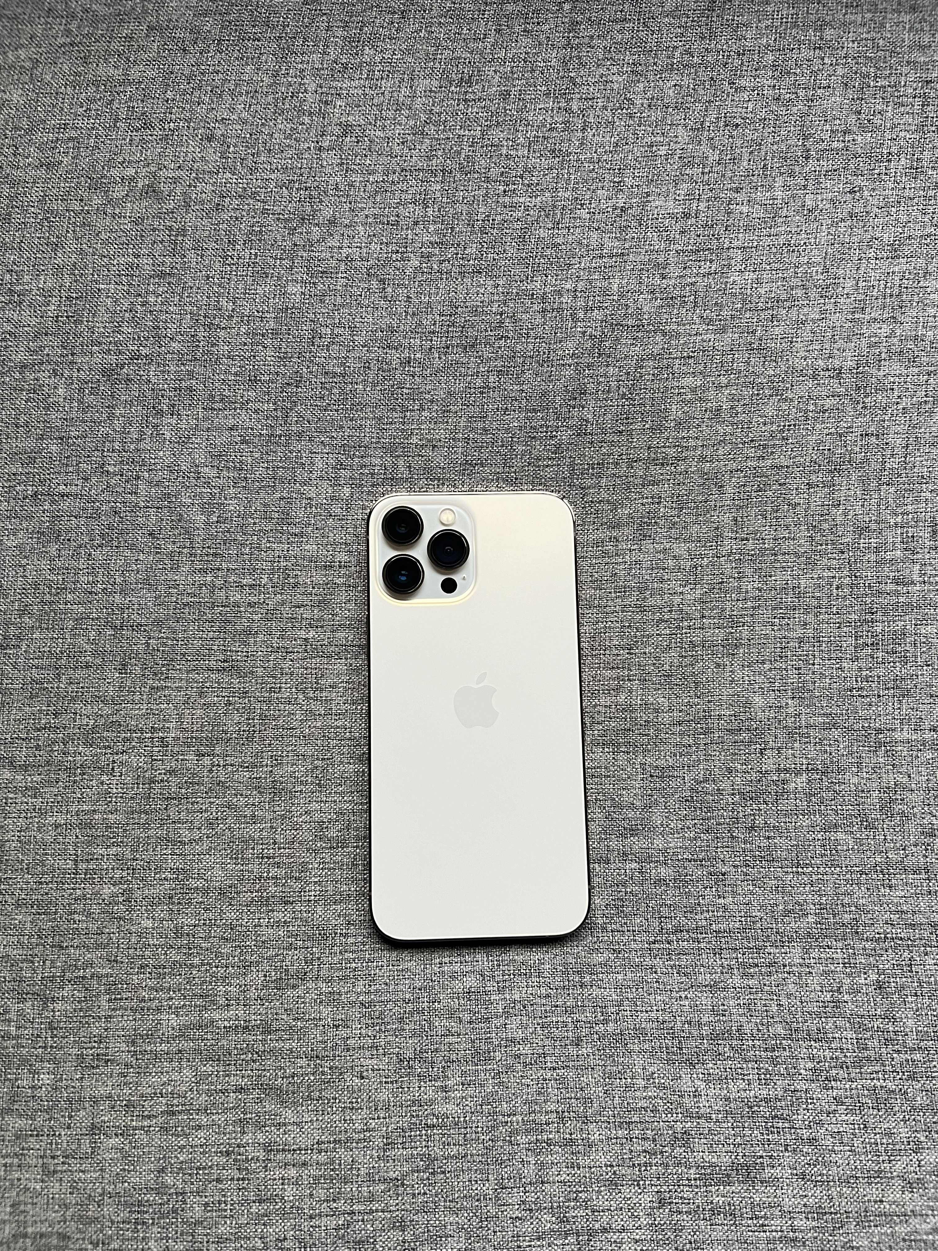 iPhone13ProMax256G金色，屏幕完美，中框轻微划痕，🔋效