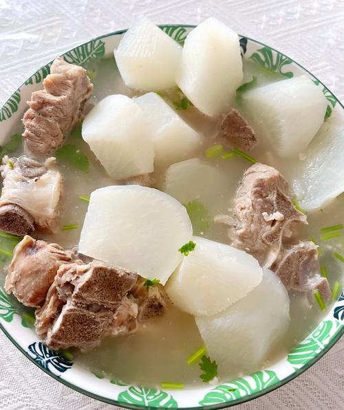 天冷了，咱们中老年人别瞎补了！多吃这3样家常食材，暖身又养胃，整个冬天少生病。