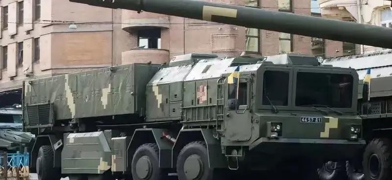 乌克兰最新推出一款重磅武器，震撼登场。俄罗斯军事资讯平台传来消息，乌克兰已成功