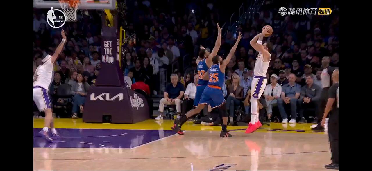 2连胜！湖人竟凭防守轻取尼克斯？詹姆斯慌不慌？全场一直领先，最多时领先了个詹姆