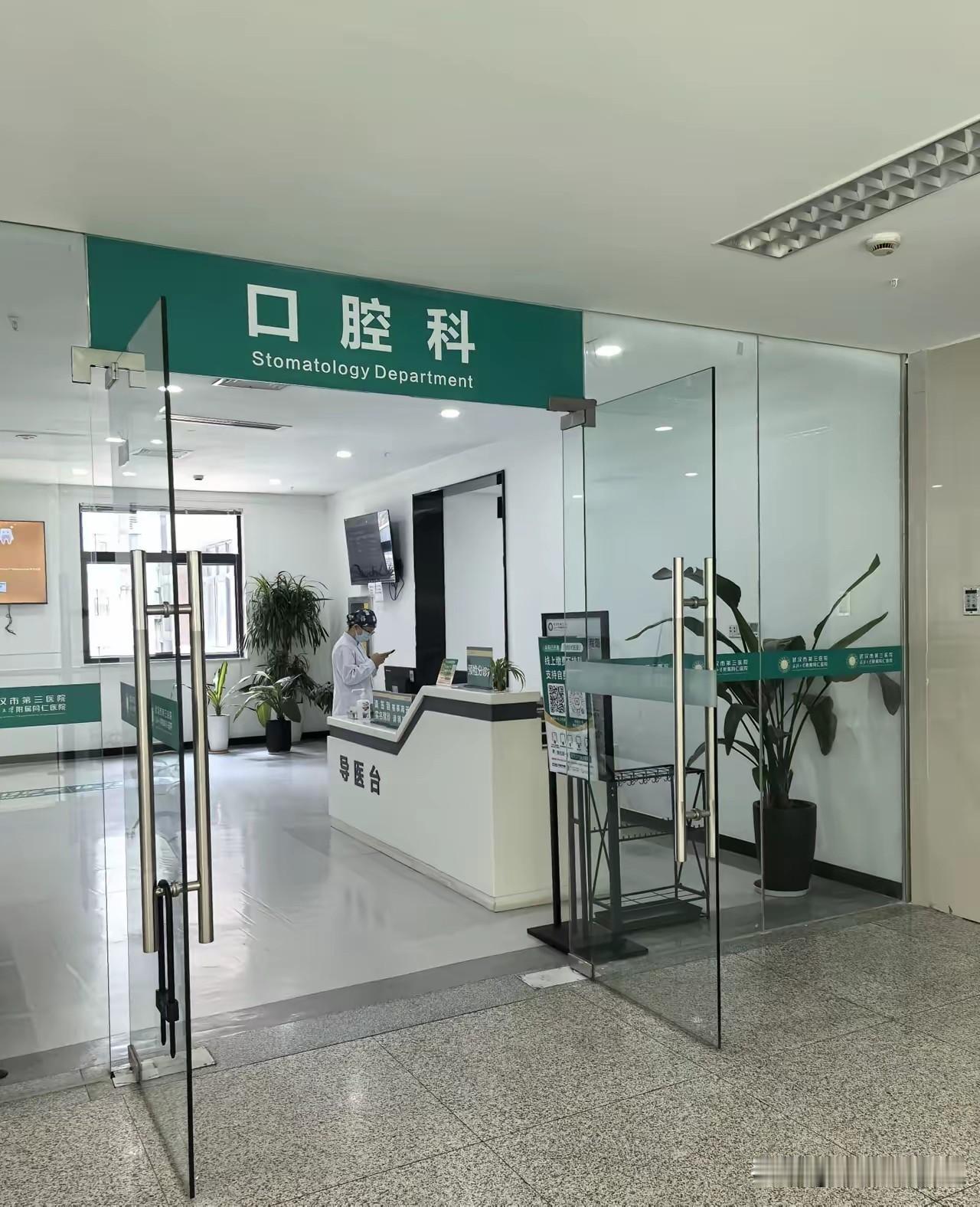 发现一个很有意思的事，动物吃肉的，吃草的，从不刷牙，但是看到动物世界，