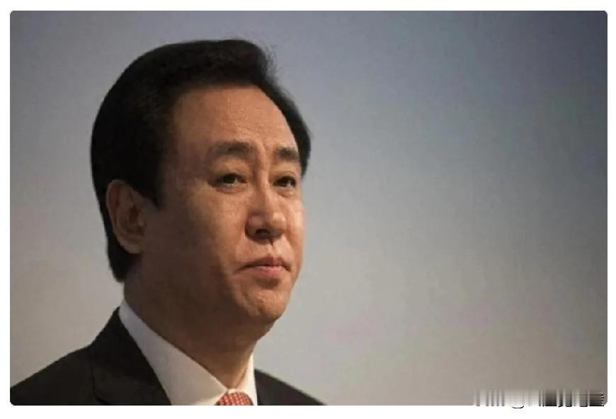 跟一个在香港做法律的朋友聊天，他说了一句话，让我背后直冒冷汗，这个许家印欠债