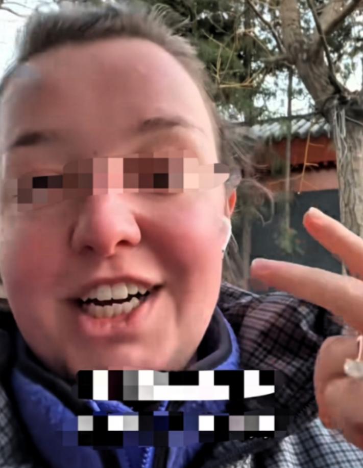 最近一个26岁英国女孩由于自己胃疼，在英国预约看专科医生，需要等待86天，她等待