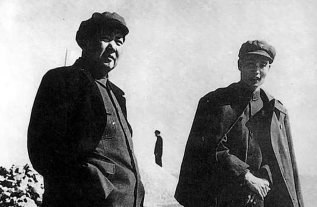 1954年，毛主席突然下令将西湖边的名人墓冢集体迁移。有关部1954年，毛主席突