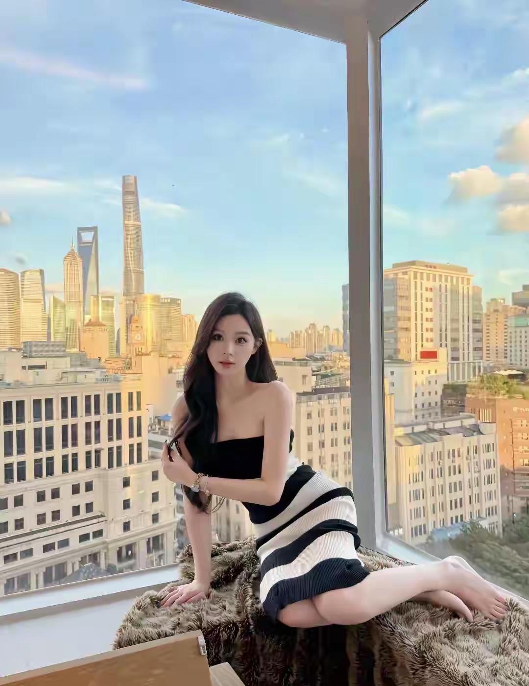 上海黄浦江大沐浴阳光摆拍